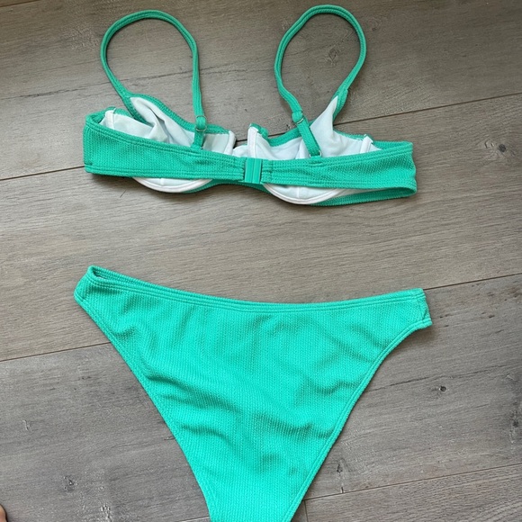 💙BOGO💙 PrettyLittleThing Green Bikini Set size 8/Medium - Picture 4 of 4